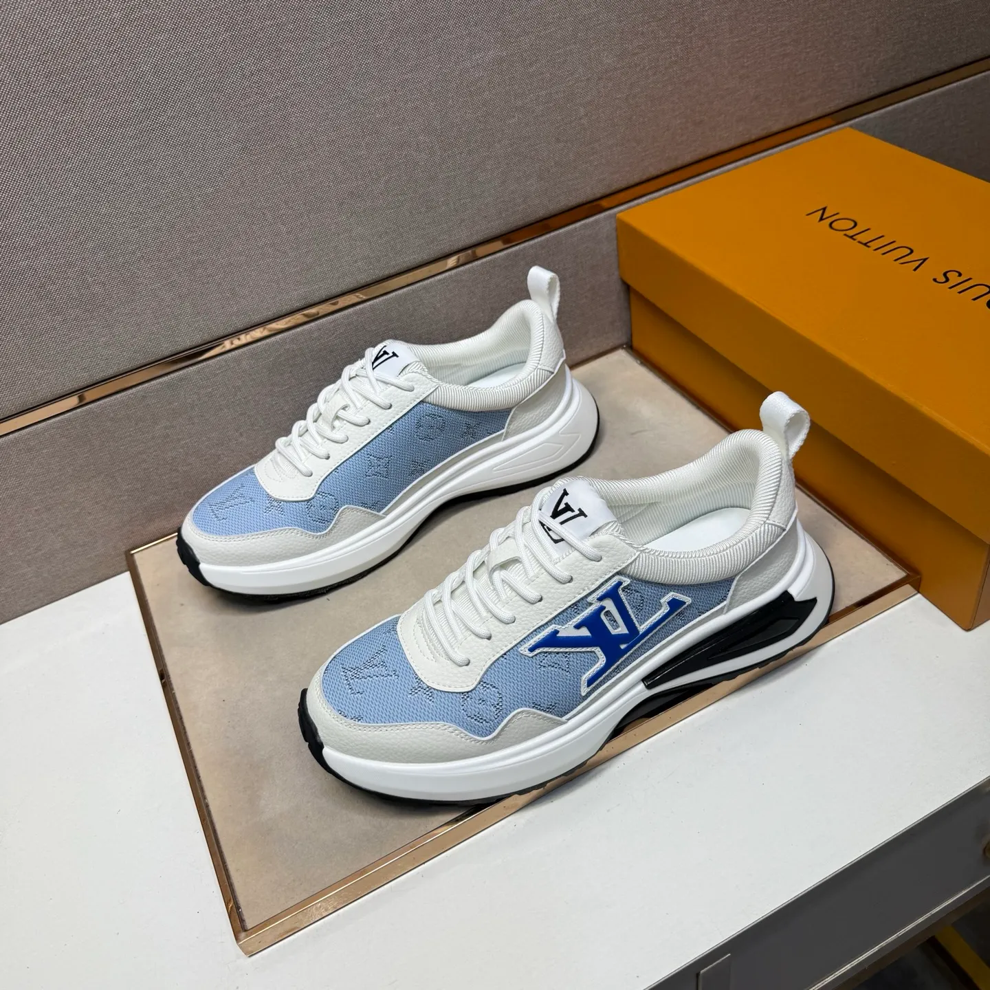 Men's men's shoes 💰pp462【LV～】men's casual shoes 2025z cabinet sales simultaneously 🔶Size: 38-44 #️⃣ 🔷3 colors🔜The upper is made of multi-material splicing➕Mesh lining, comfortable and breathable, sole: original comfortable and wear-resistant outsole, ⚠️real thing📱photographed🎬real thing is better📢📢📢
